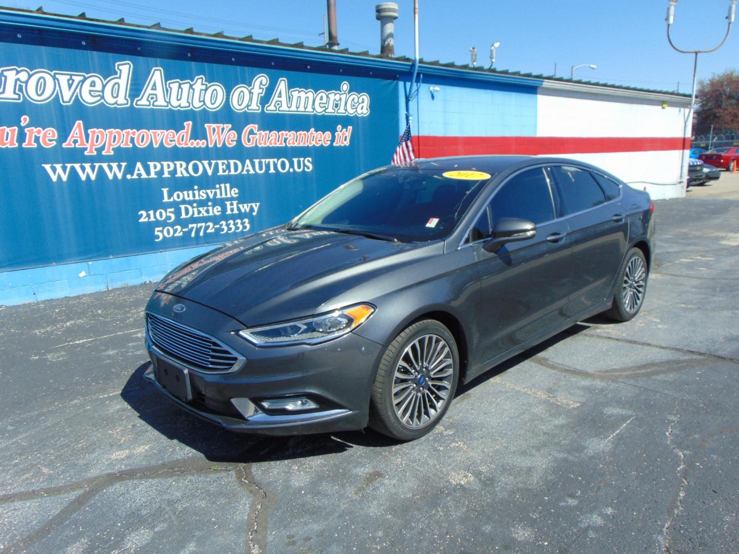 2017 Gray Ford Fusion (3FA6P0HD2HR) with an 4-Cyl 2.5 Liter engine, Auto, 6-Spd SelectShift transmission, located at 2105 Dixie Hwy, Louisville, KY, 40210, (502) 772-3333, 38.220932, -85.795441 - Photo#2